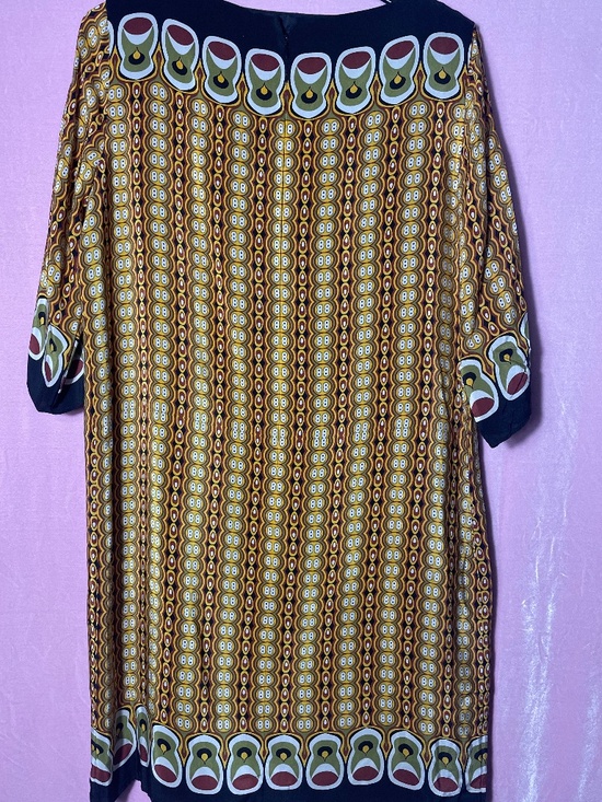 Steve Madden Dresses & Skirts - Retro Steve Madden shift dress, back zipper with button accent 3/4 sleeves